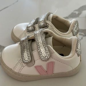 Veja sneakers size 6 toddler